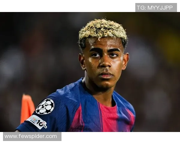 足球明星在社交平台发布广告引发热议,品牌合作新趋势显现 足球明星在社交平台发布广告引发热议,品牌合作新趋势显现